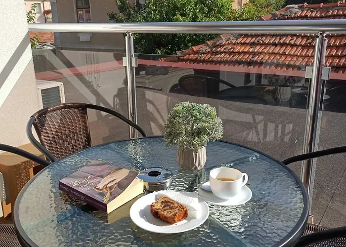 Apartament Azaria Chisaria